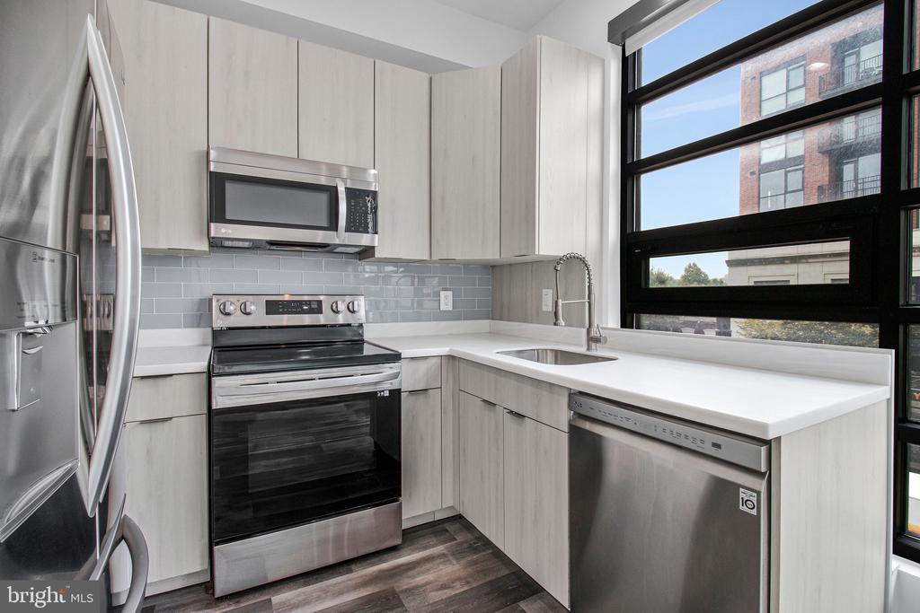 506 H STREET NE Unit: 302