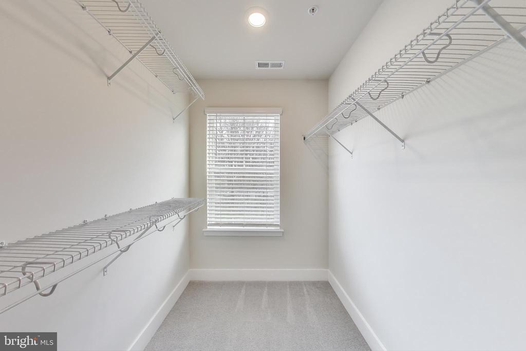 733 Annapolis Neck Rd #B
