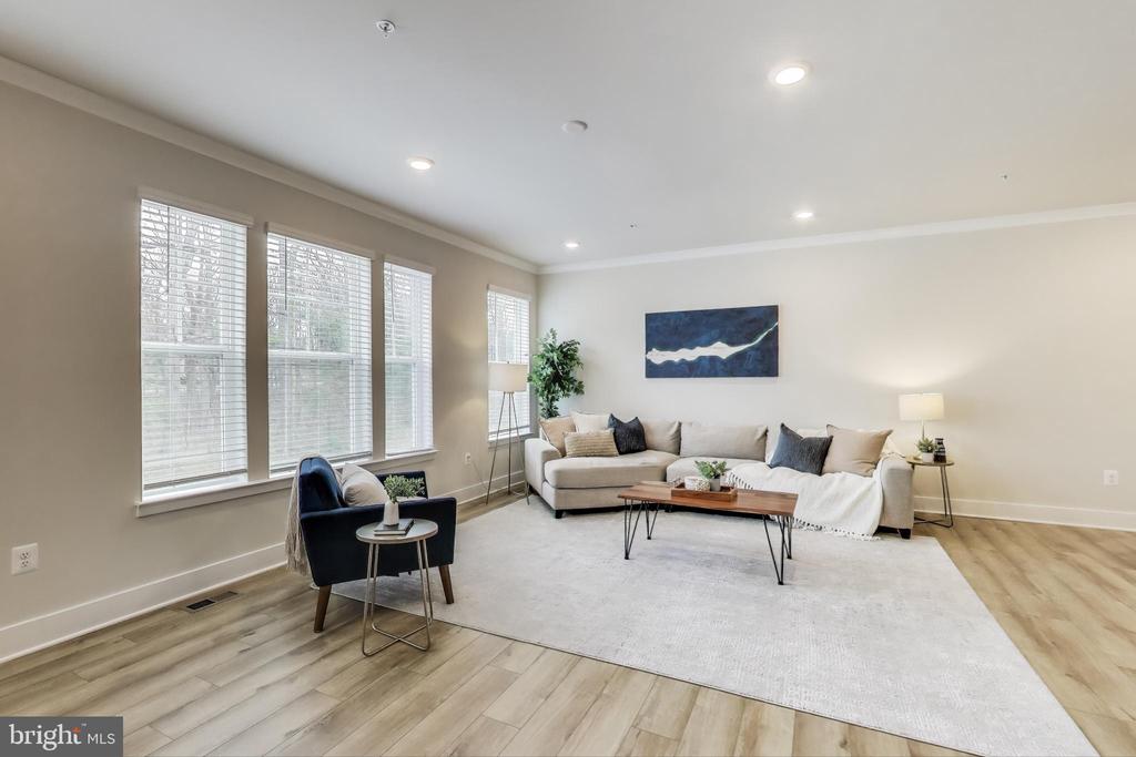 733 Annapolis Neck Rd #B