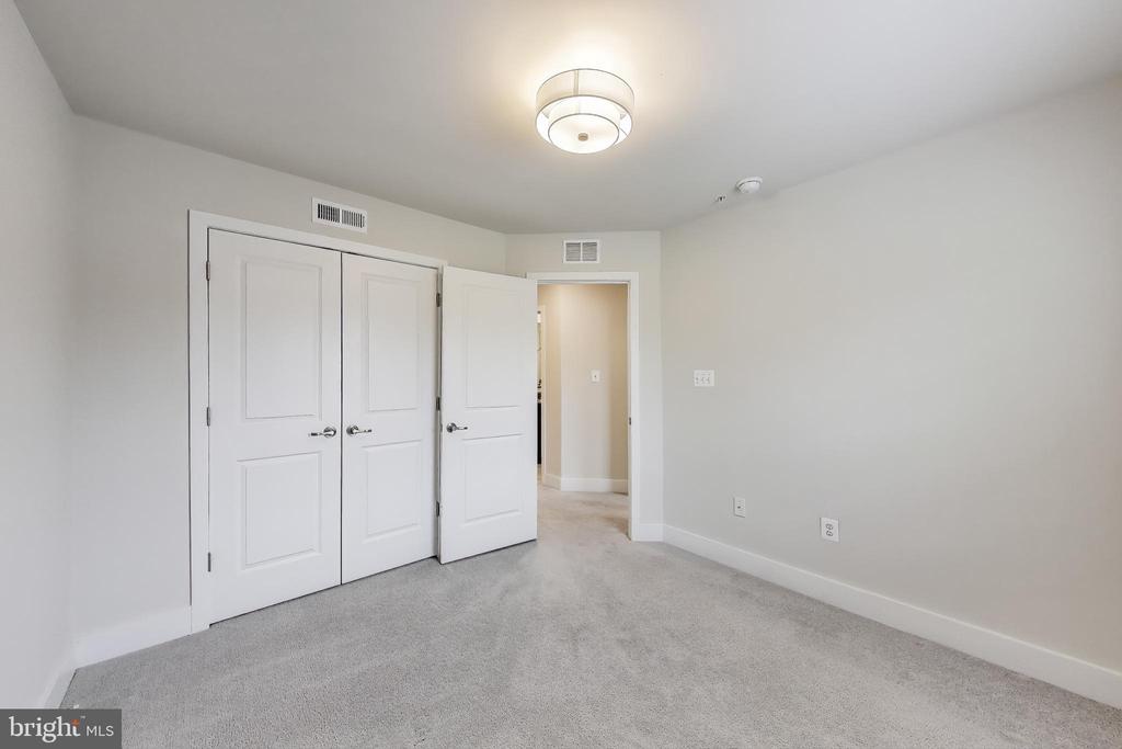 733 Annapolis Neck Rd #B