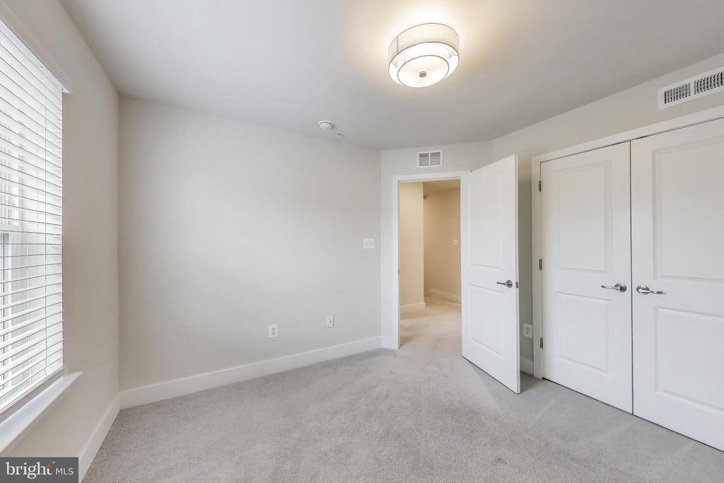 733 Annapolis Neck Rd #B