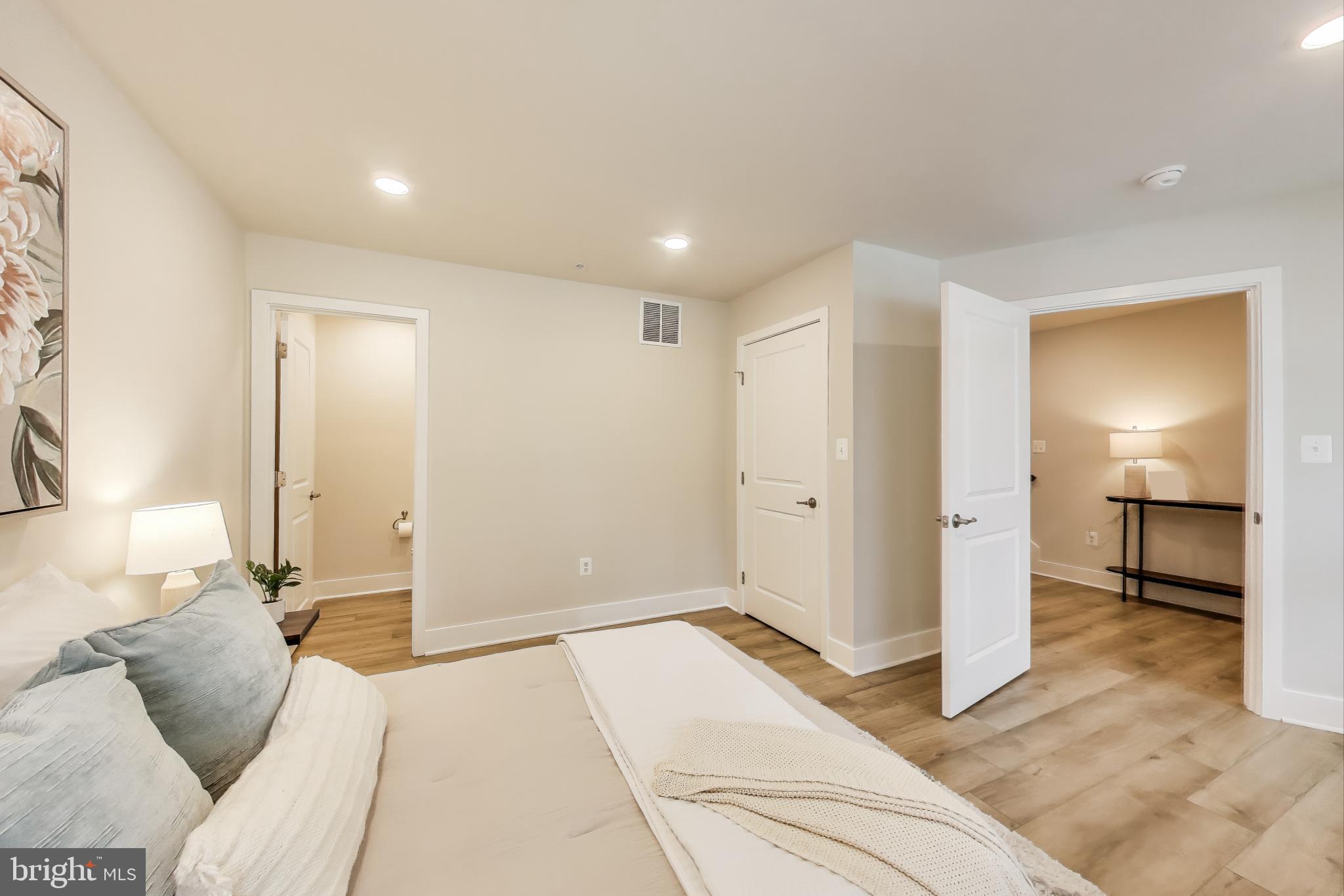 733 Annapolis Neck Rd #B