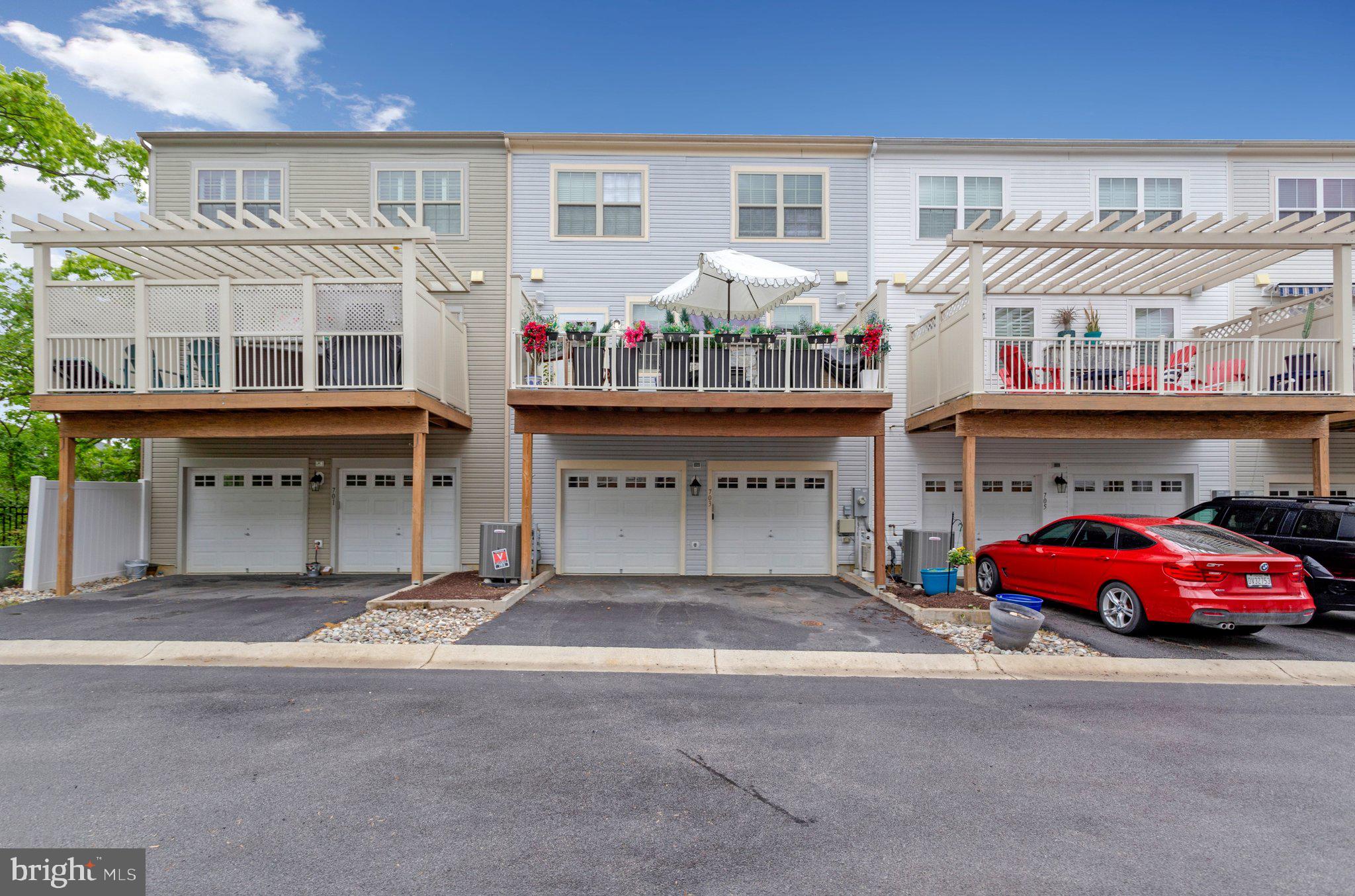 703 SKIPPERS LANE