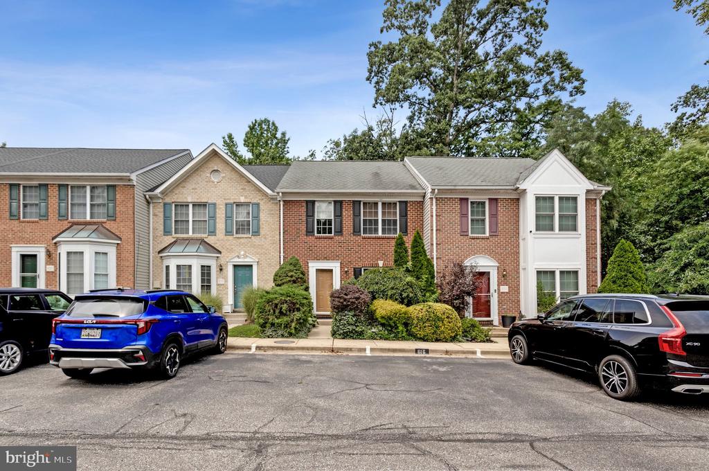616 BELLERIVE COURT Unit: 85