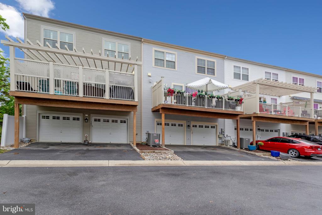 703 SKIPPERS LANE