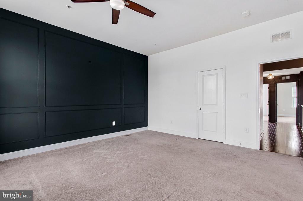 703 SKIPPERS LANE