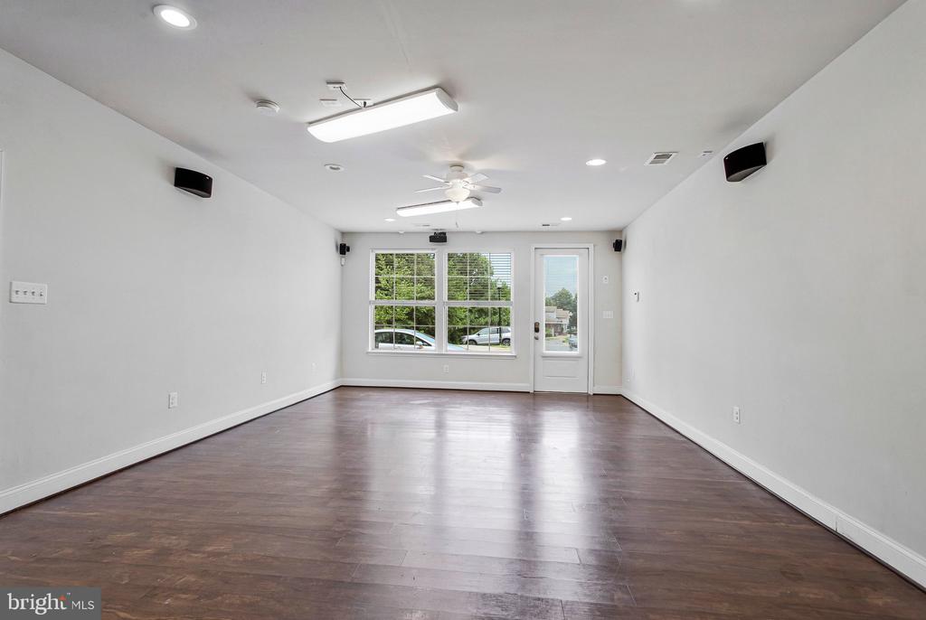 703 SKIPPERS LANE