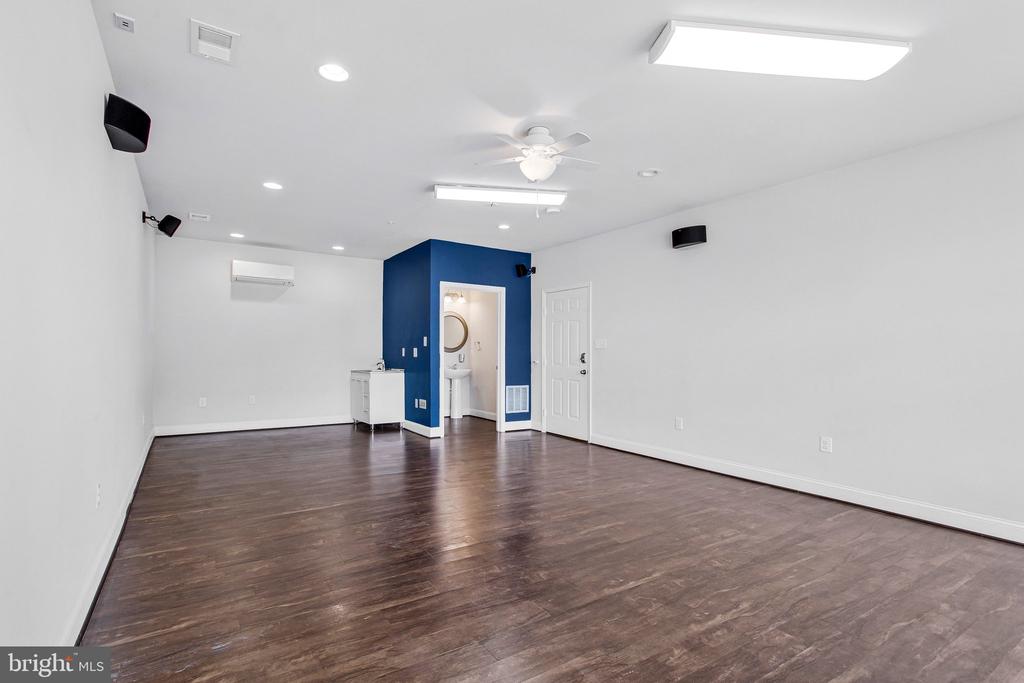 703 SKIPPERS LANE