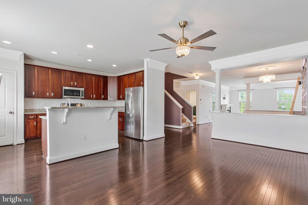 703 SKIPPERS LANE
