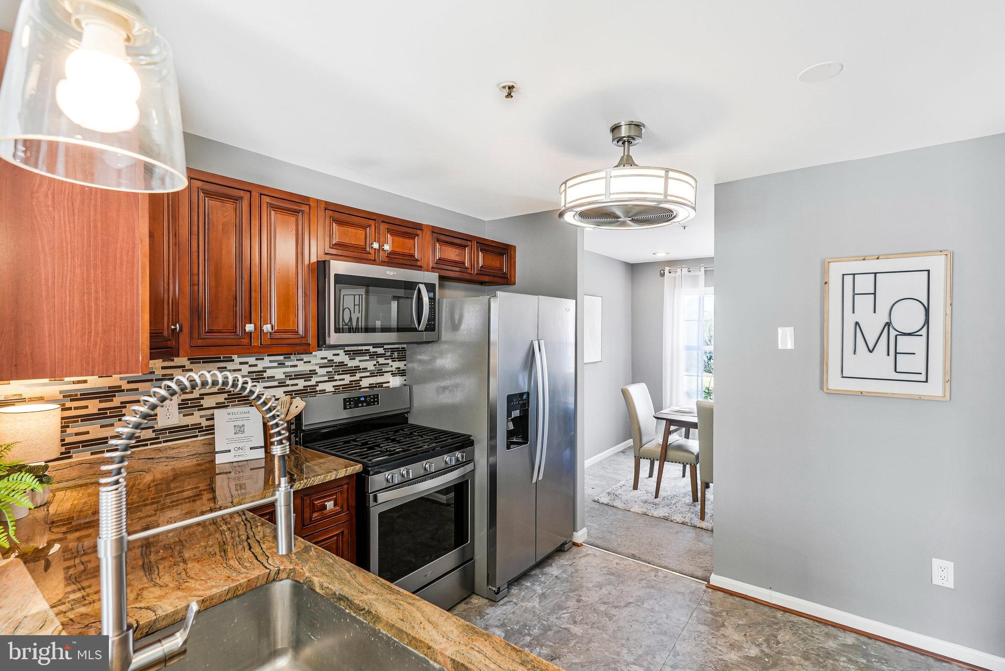 9823 Larson Pl