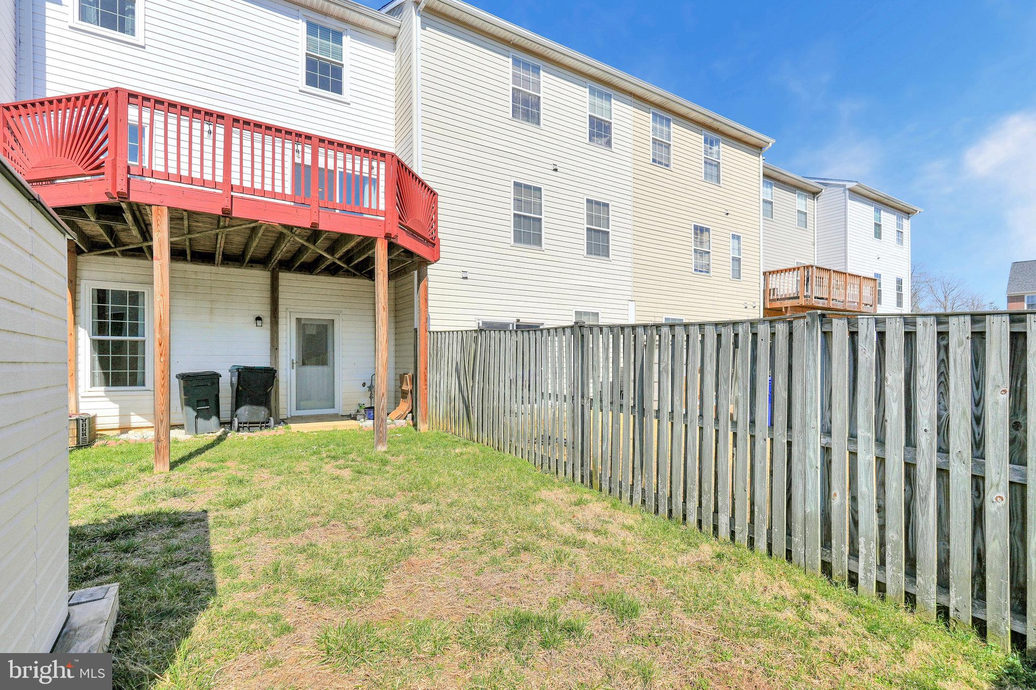 9823 Larson Pl