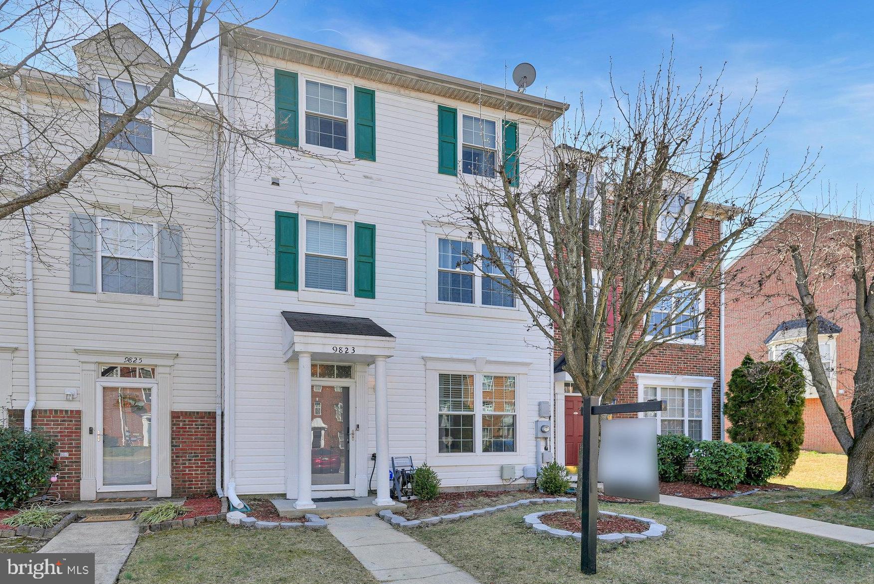 9823 Larson Pl