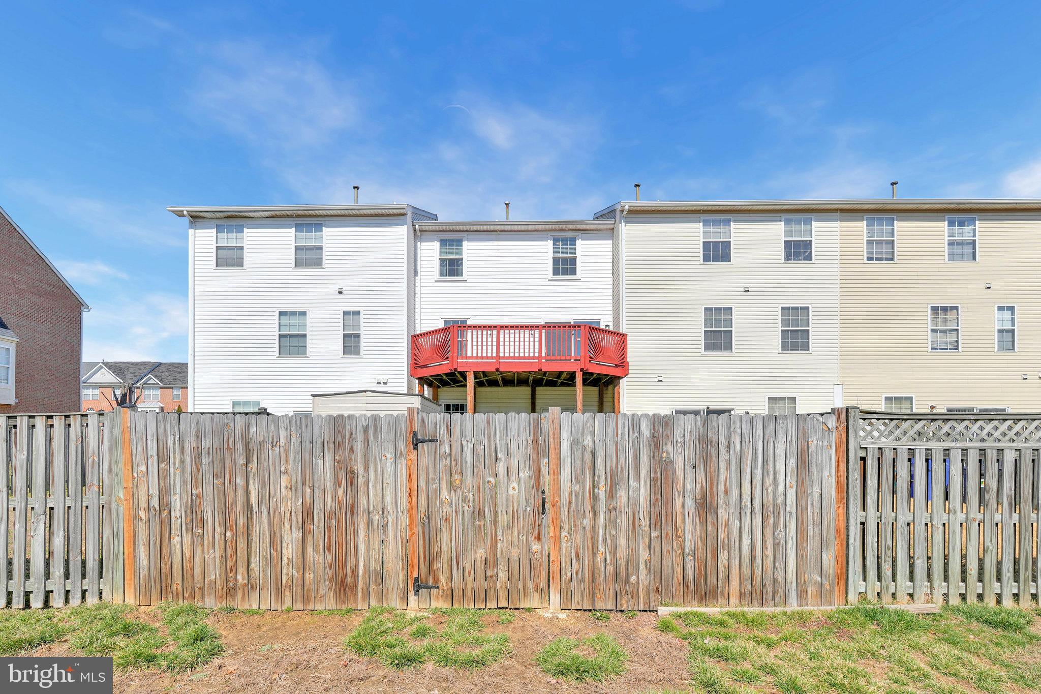 9823 Larson Pl