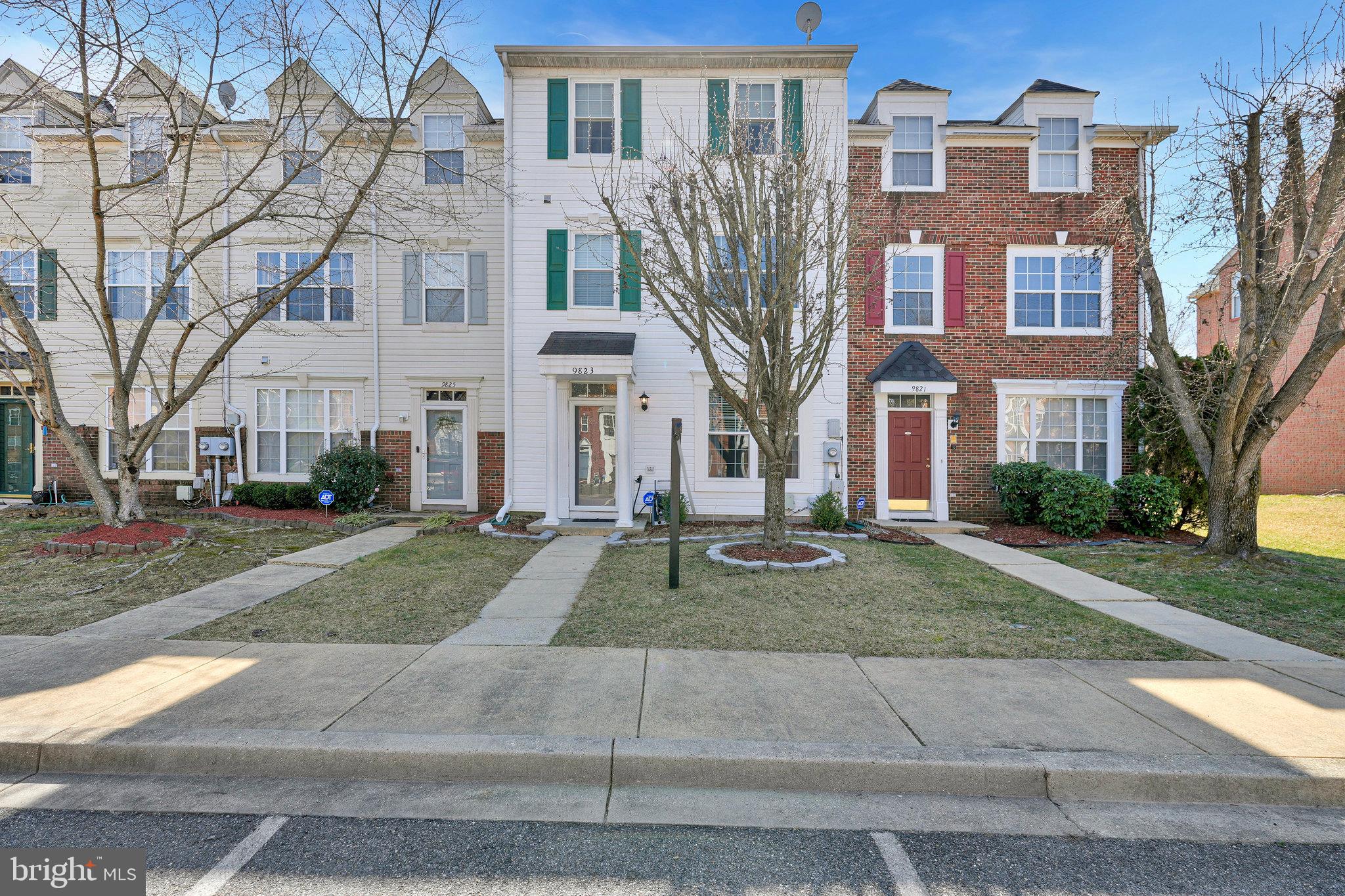 9823 Larson Pl