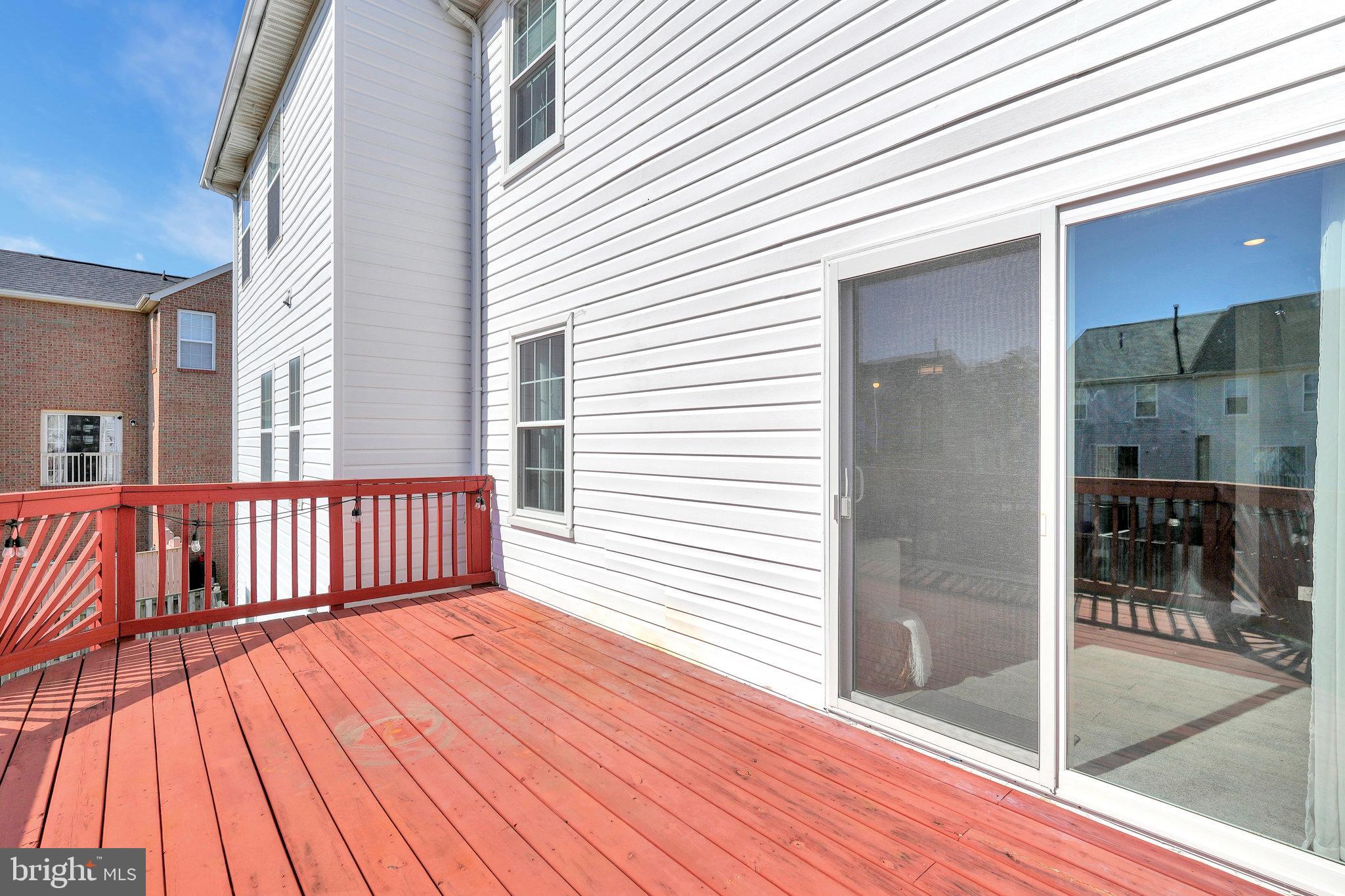 9823 Larson Pl