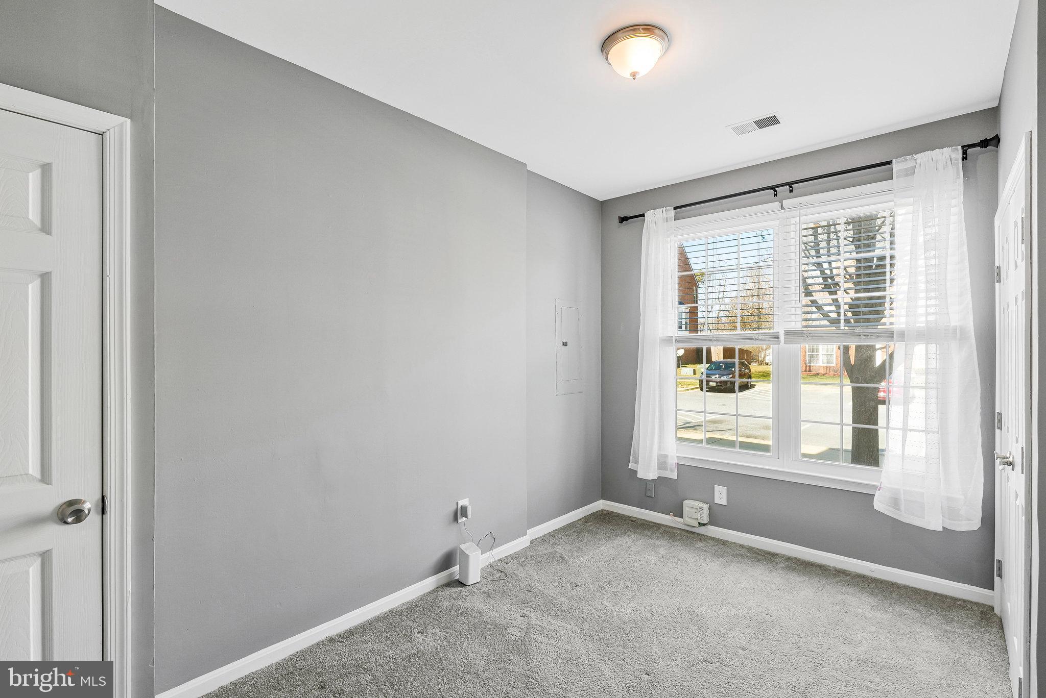 9823 Larson Pl