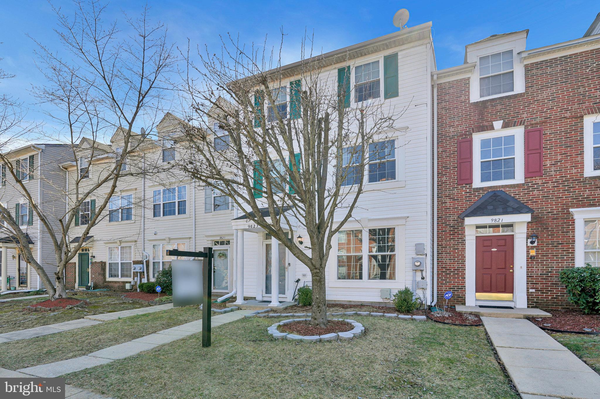9823 Larson Pl
