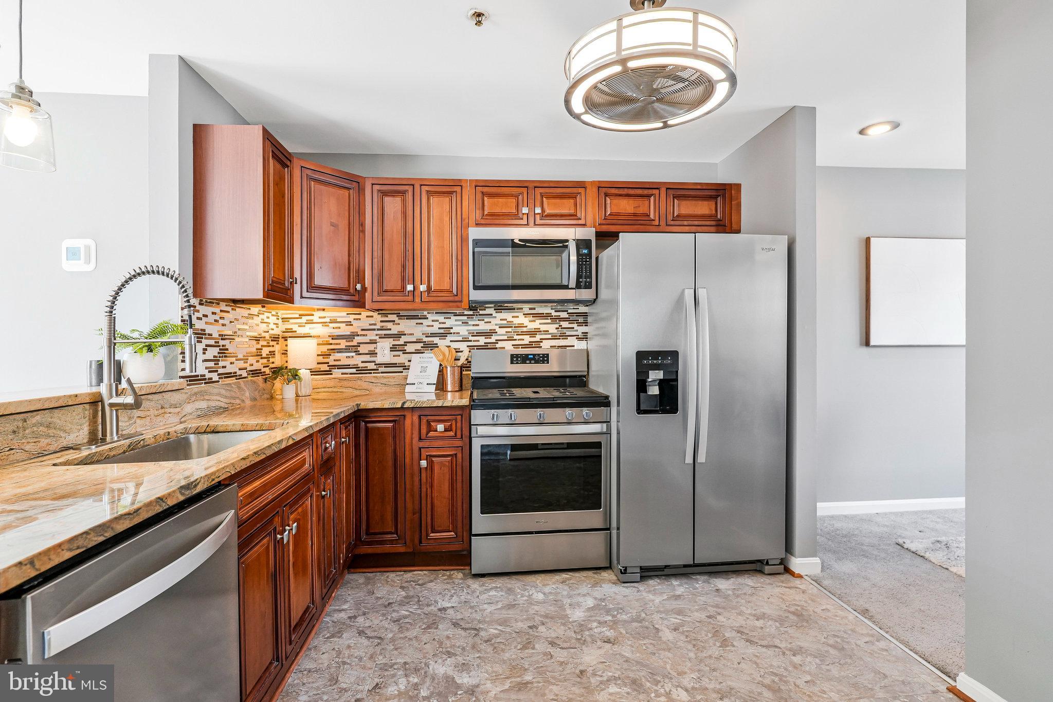 9823 Larson Pl
