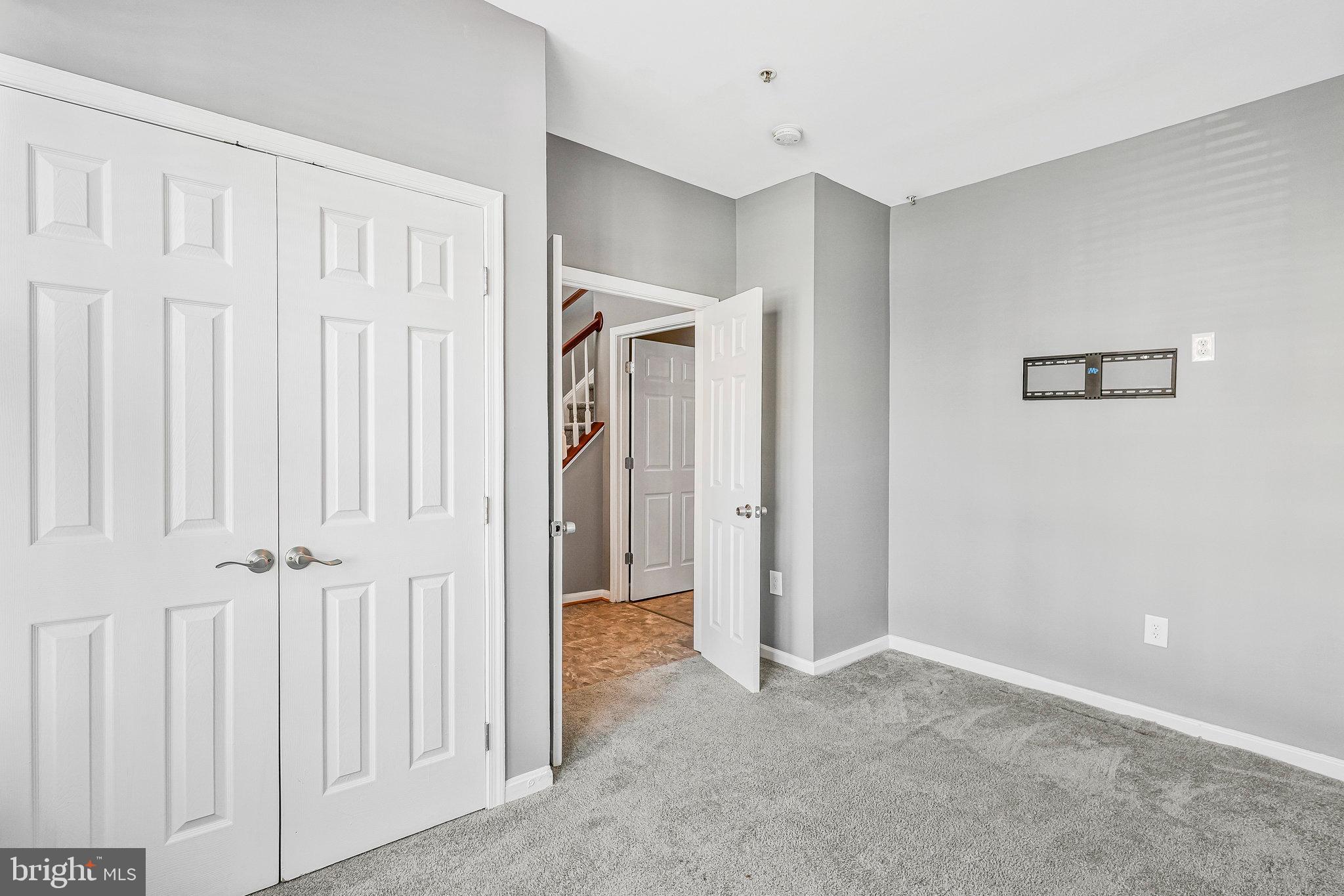 9823 Larson Pl