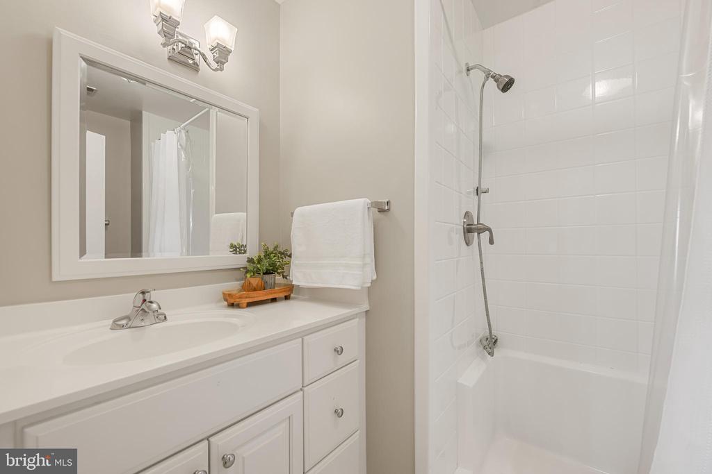 3250 GLENEAGLES DRIVE Unit: 104-B