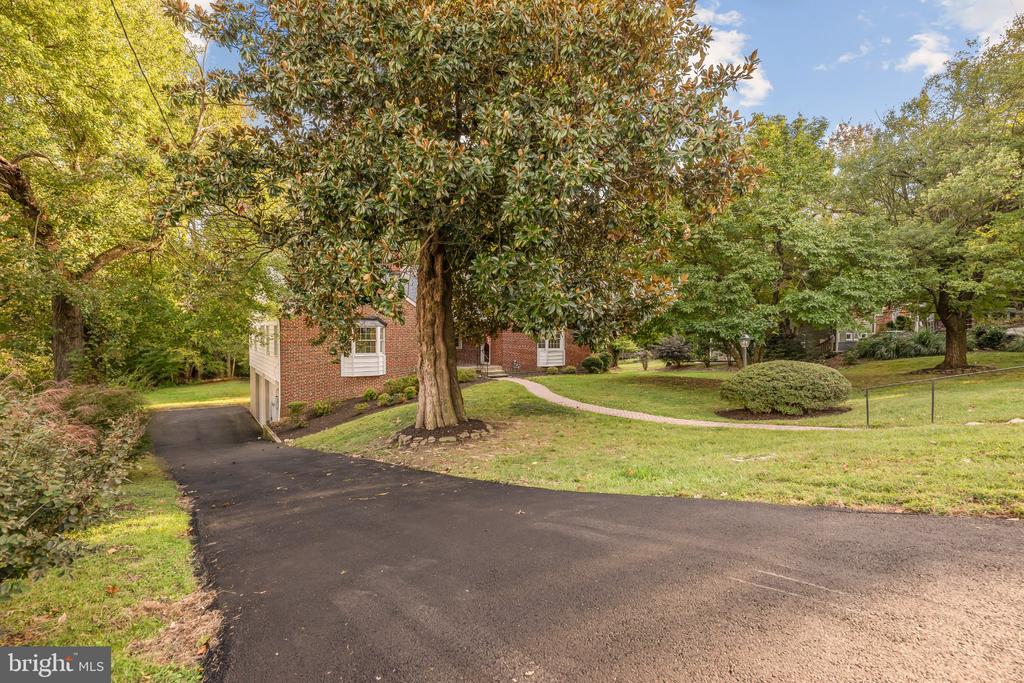 1750 OVERLOOK DRIVE