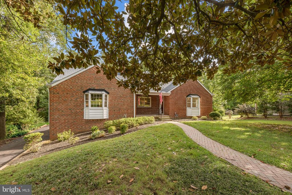 1750 OVERLOOK DRIVE