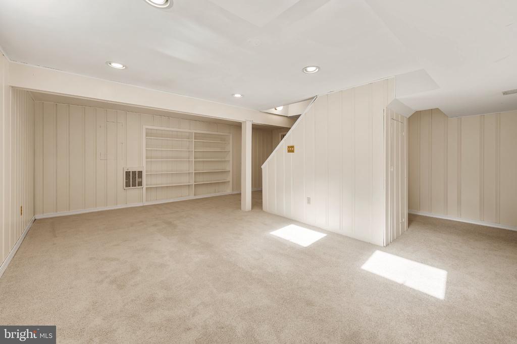1750 OVERLOOK DRIVE