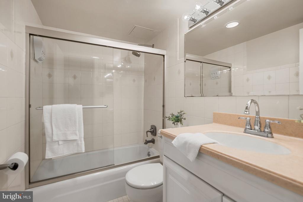 4242 E WEST HIGHWAY Unit: 506
