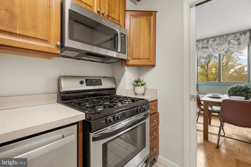 4242 E WEST HIGHWAY Unit: 506