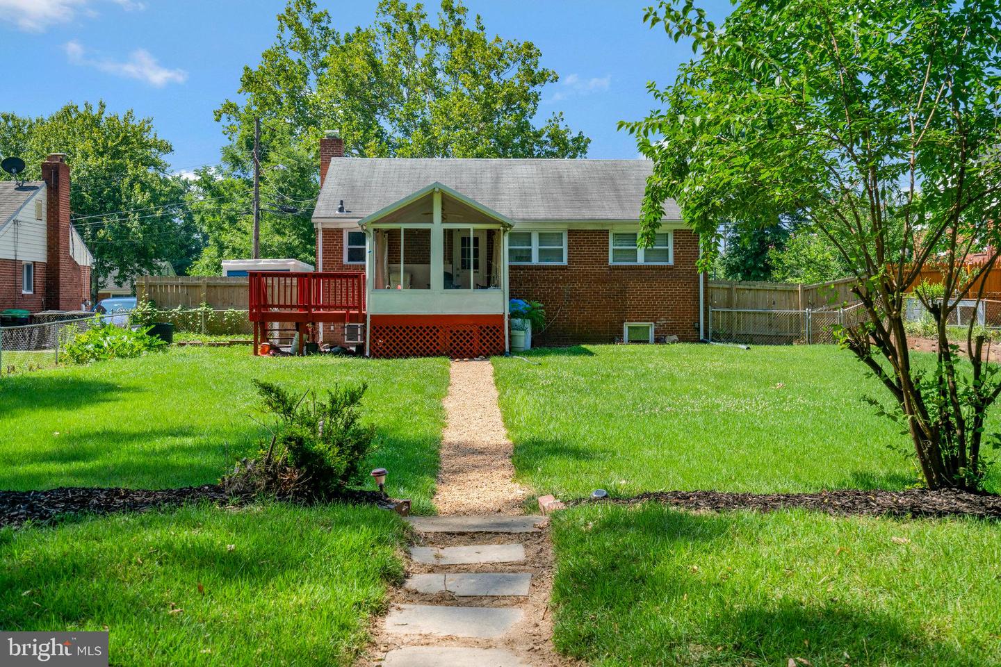 1906 Merrimac DRIVE