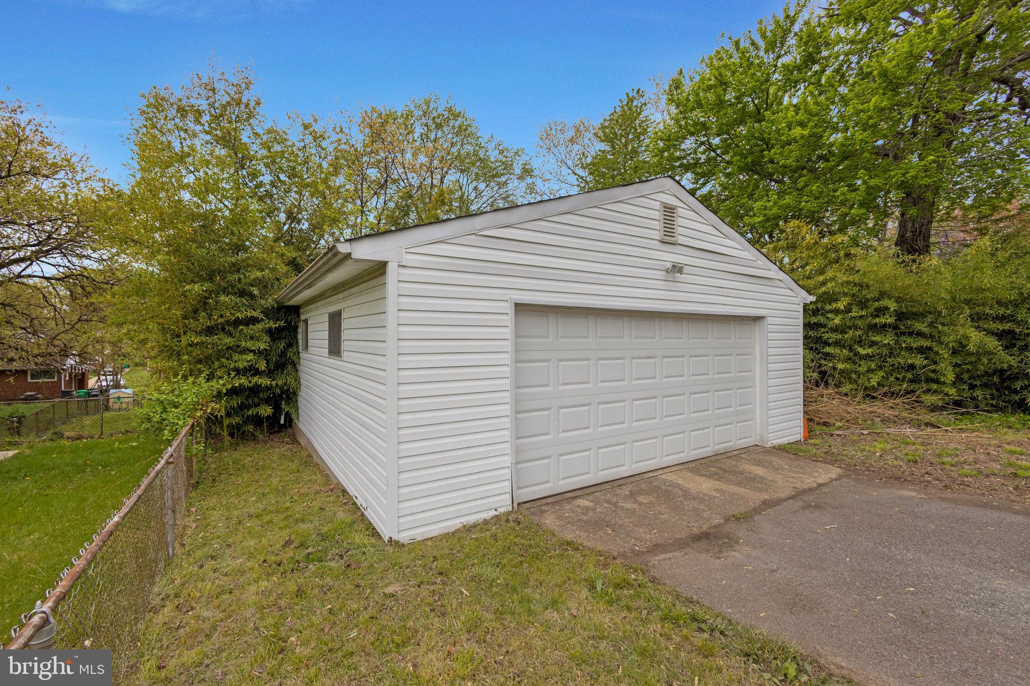 2411 Brooks Dr