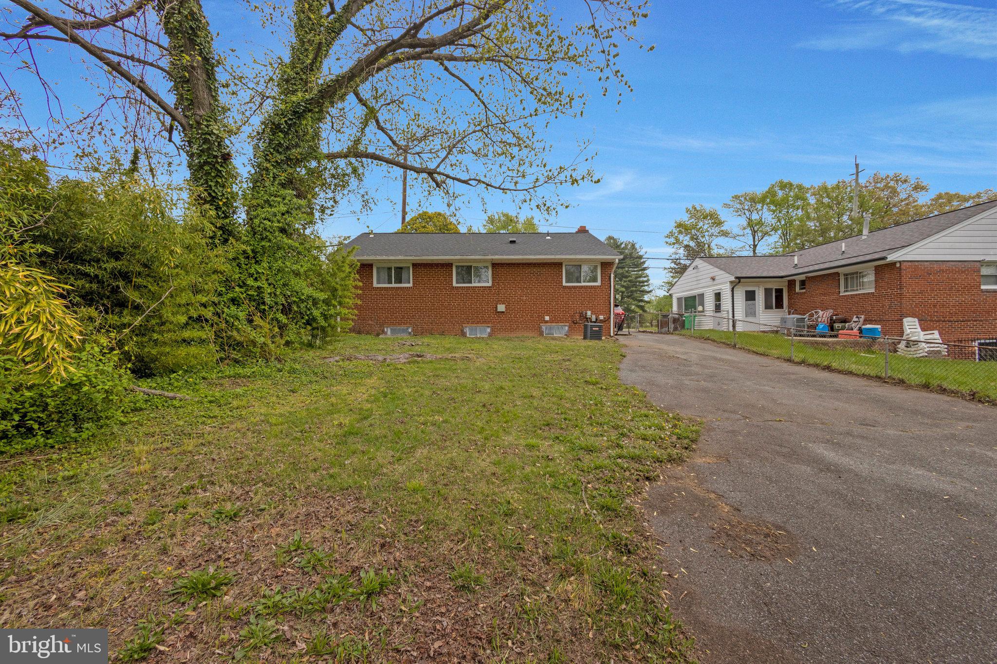 2411 Brooks Dr