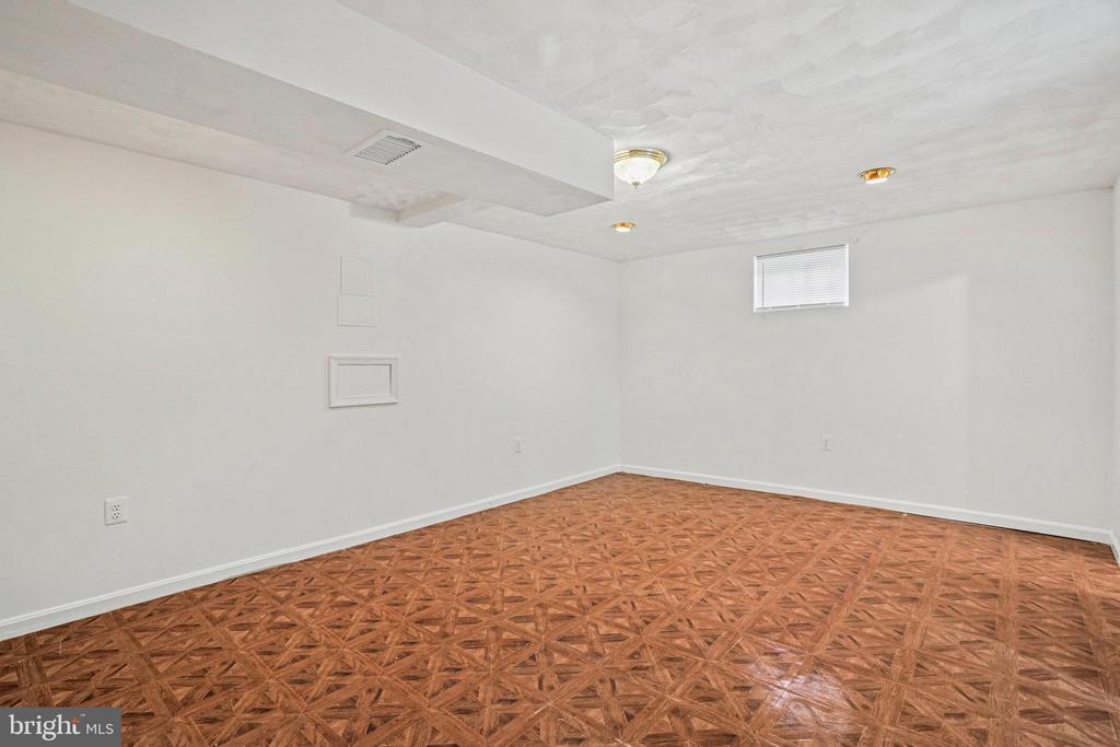 3816 Crystal Ln