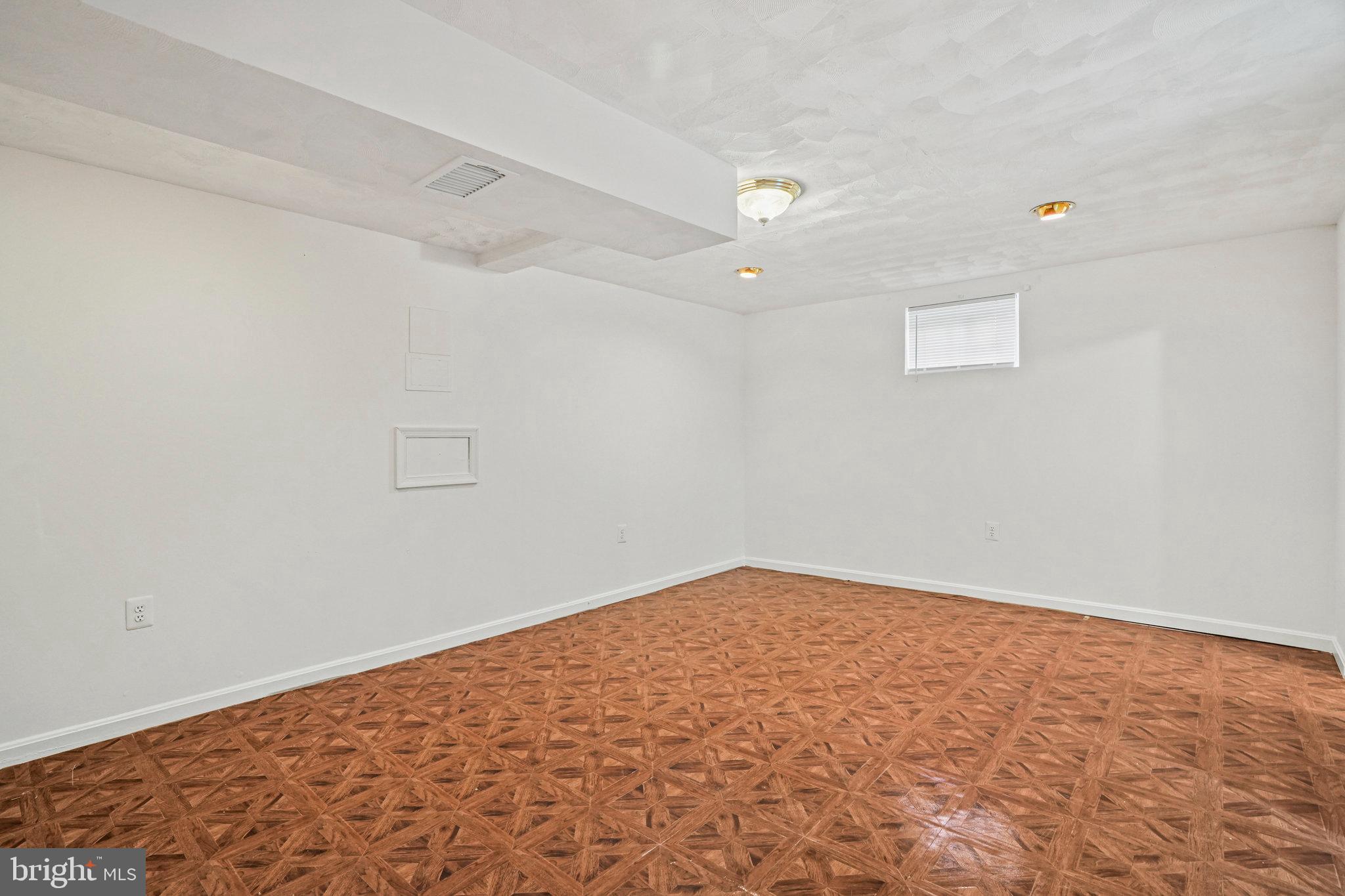 3816 Crystal Ln