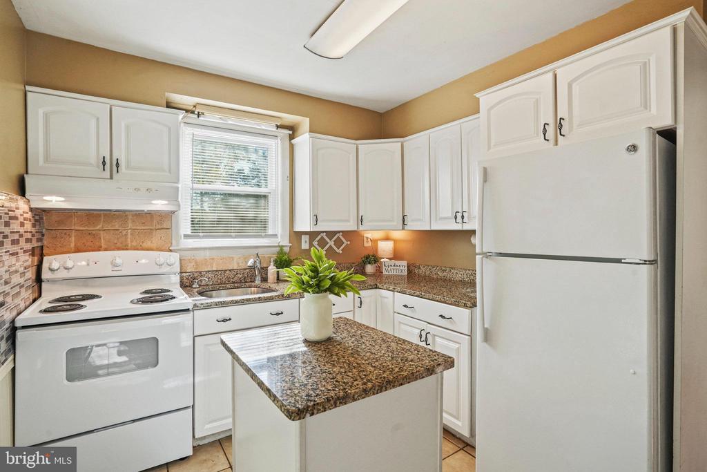 3816 Crystal Ln