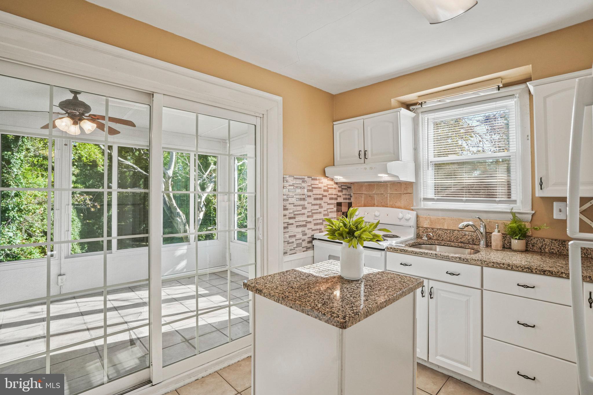 3816 Crystal Ln