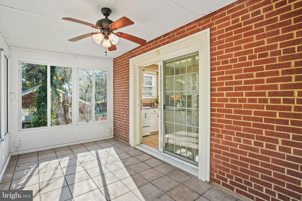 3816 Crystal Ln