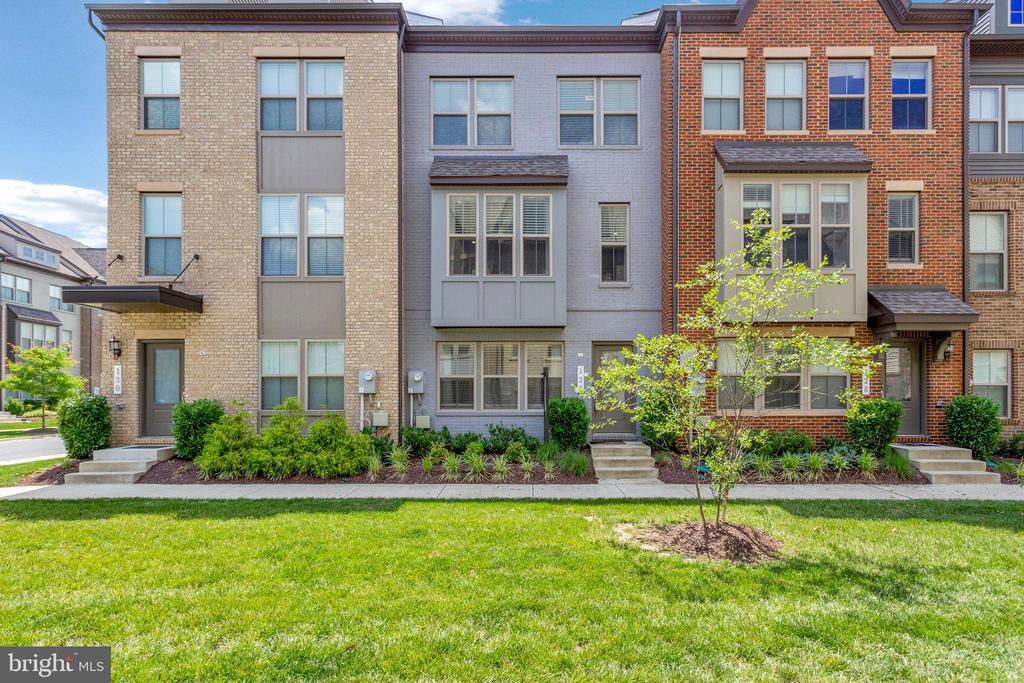 128 Albany Pl