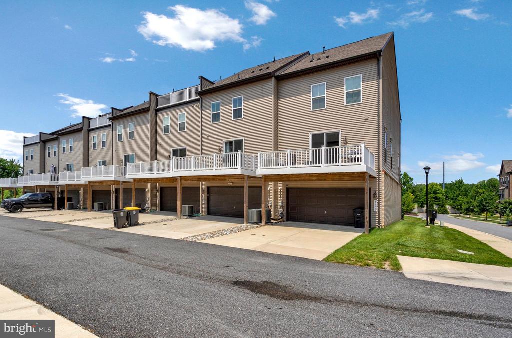 128 Albany Pl
