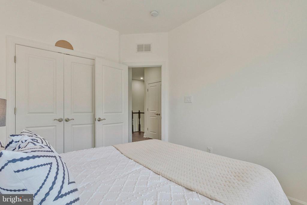 128 Albany Pl