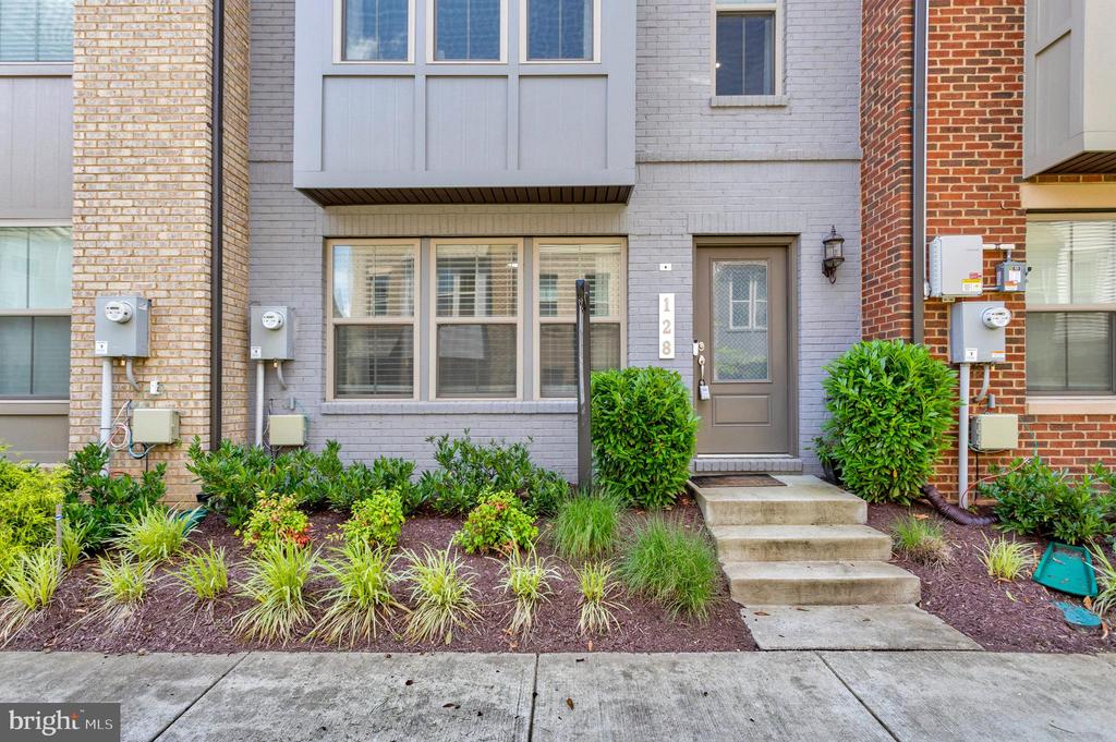 128 Albany Pl