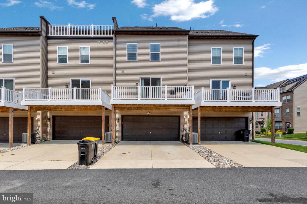 128 Albany Pl
