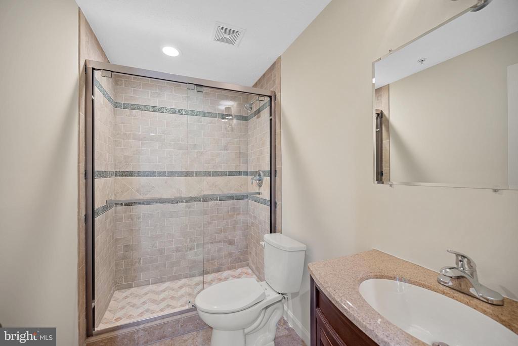 8407 HILLVIEW