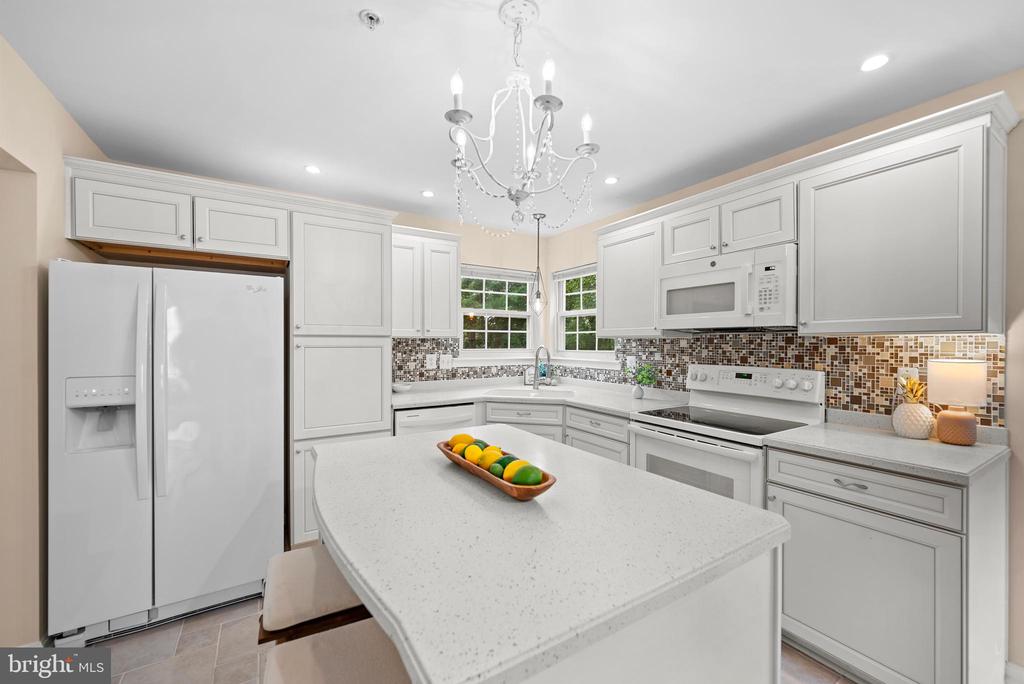 8407 HILLVIEW