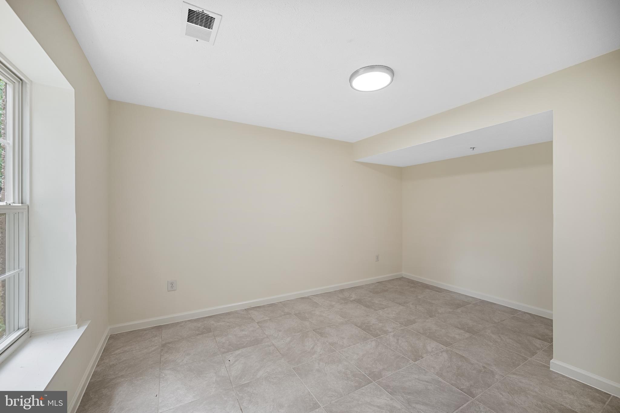 8407 HILLVIEW