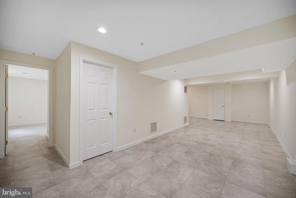 8407 HILLVIEW