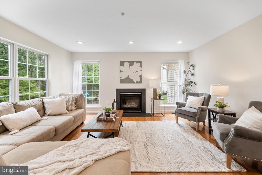8407 HILLVIEW