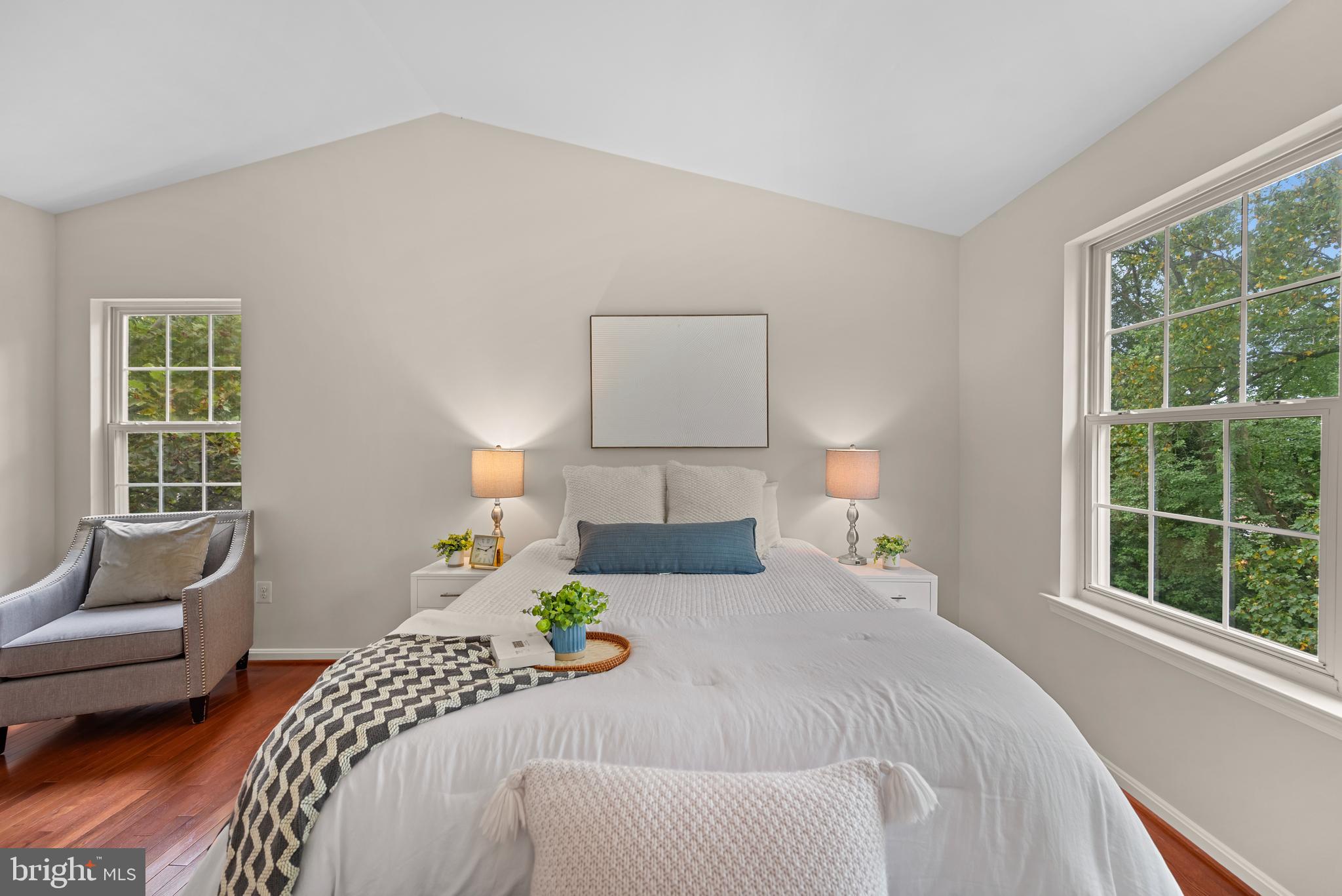 8407 HILLVIEW