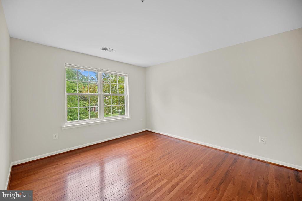 8407 HILLVIEW