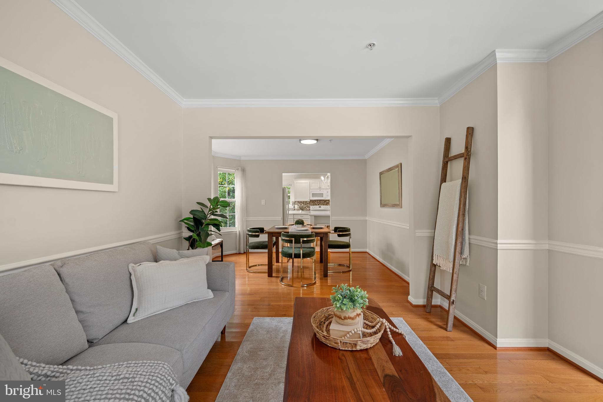 8407 HILLVIEW
